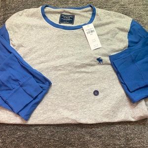 Men’s Abercrombie and Fitch long sleeve T-shirt tags still on it